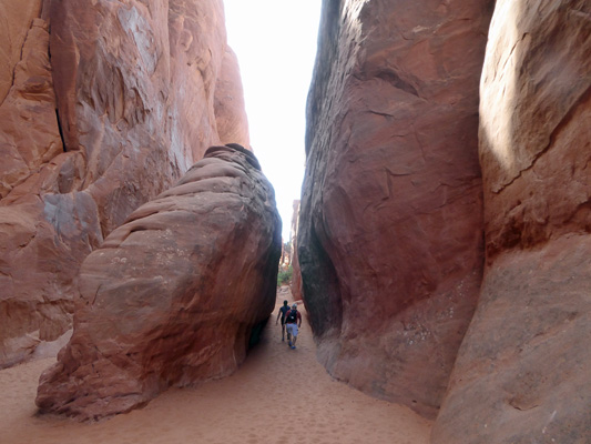 Sand Dune Arch trail
