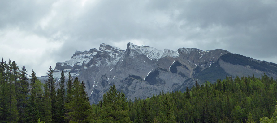 Lake Minnewanka Road view