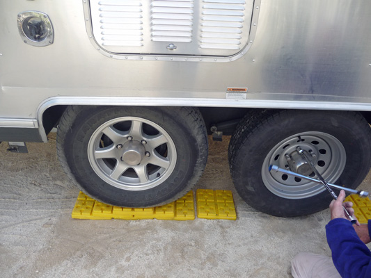 Changing Airstream tire without a jack