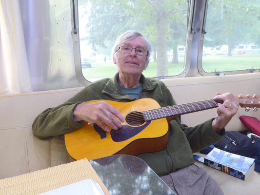 Walter Cooke traveling guitar