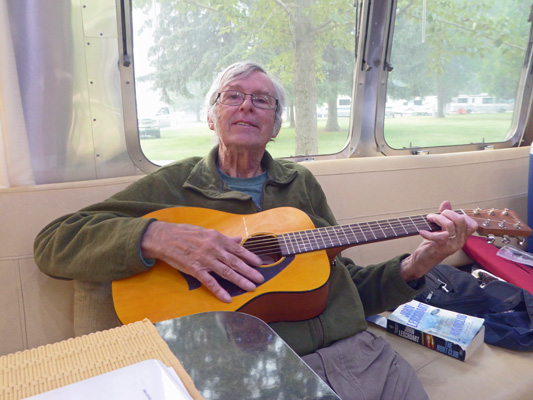 Walter Cooke traveling guitar