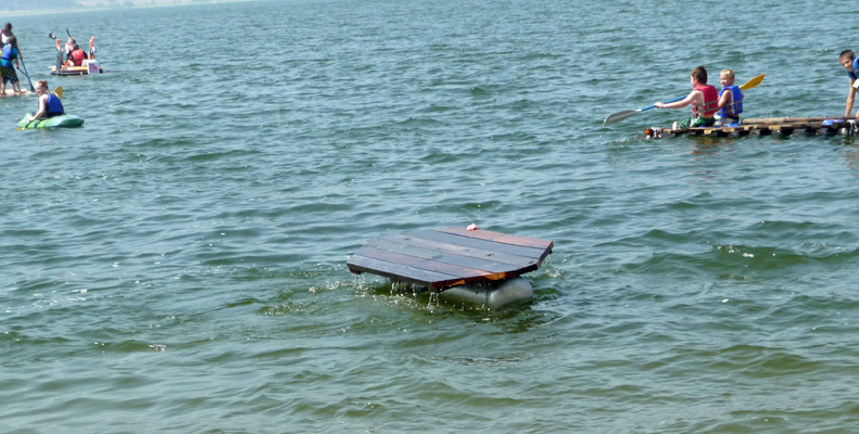 Tankman water hooligan boat capsized