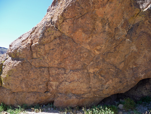 Petroglyphs Rings Loop Trail Mojave NP