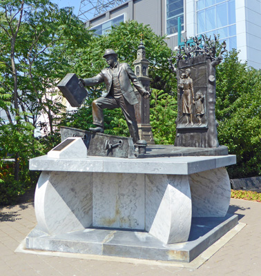 Sculpture to Emigrants Halifax