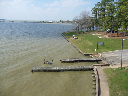 Broken dock Lake Livingston SP