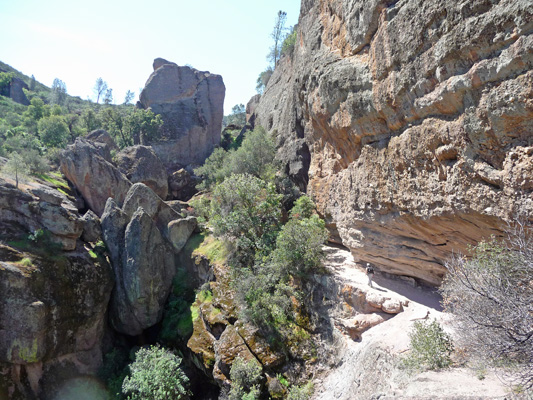 Ledge and overhang Bear Gulch Trail Pinnacles NP