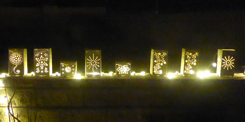 Lit luminarias