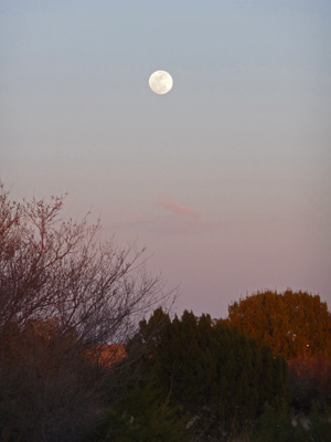 Santa Rosa NM Full moon rising